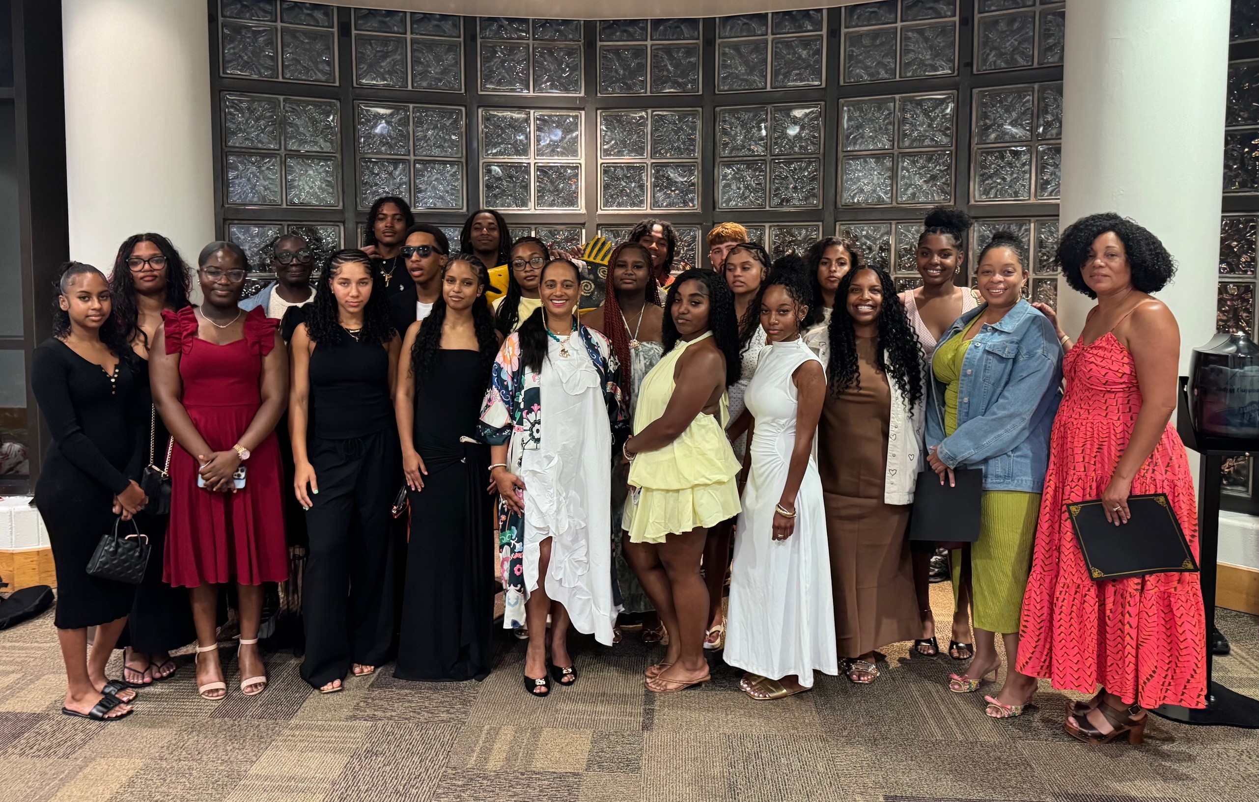 Minister Celebrates Bermuda Students at International Peer Forward Leadership Workshop