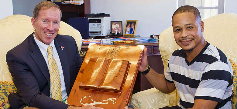 Premier pictured receiving the cedar carving from inmate Dwayne Signor Premier pictured receiving the cedar carving from inmate Dwayne Signor
