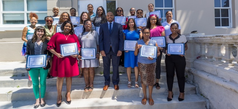 Twenty Bermudians Achieve American Society of Administrative
